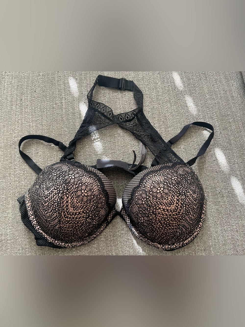 Victoria's Secret Very Sexy Push-Up Bra 38C Black Lace Halter Underwire